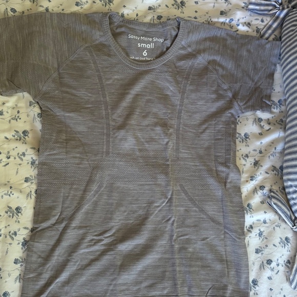 Sassy Mare Shop seamless top - Picture 2 of 6